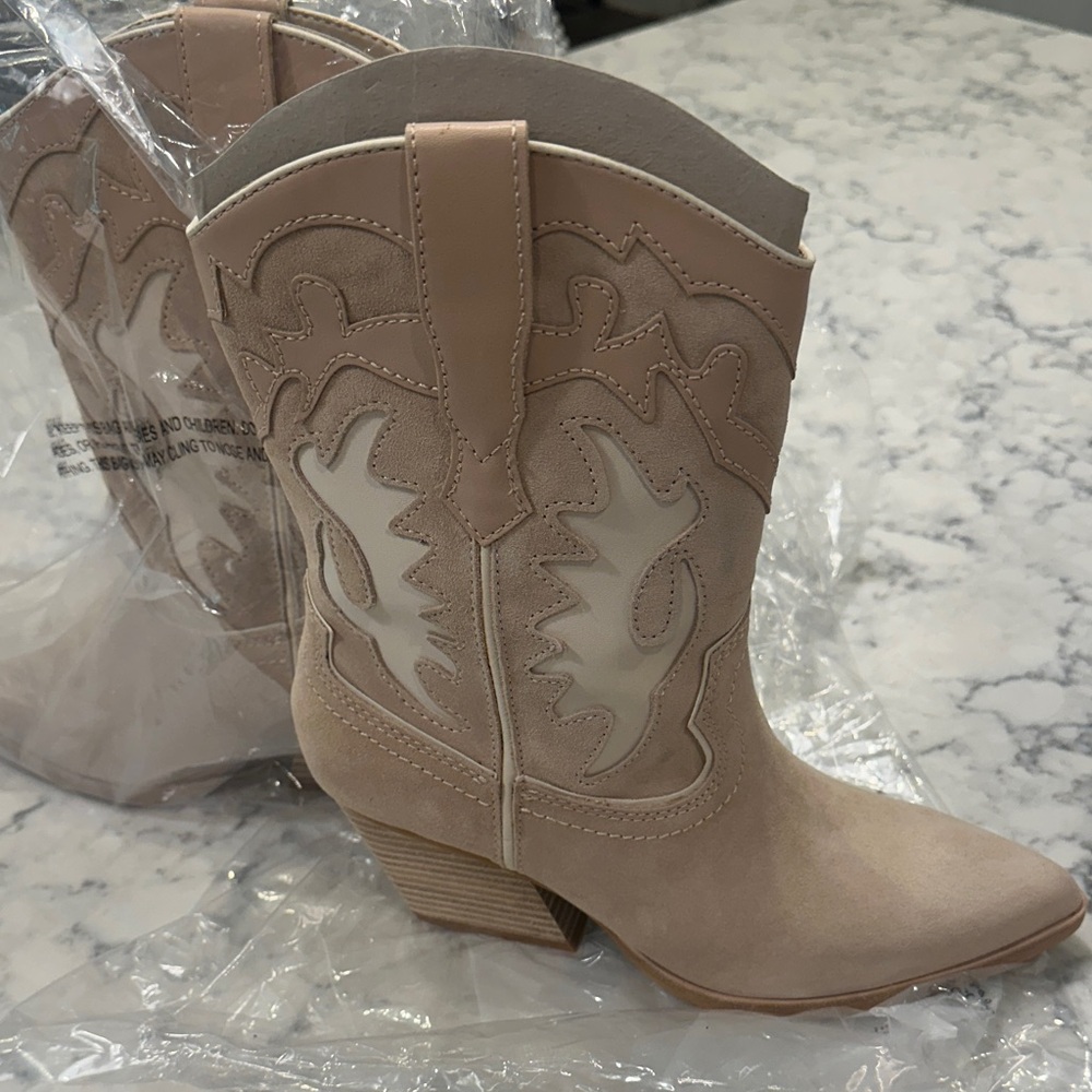 NWT Dolce Vita Sand color Western Ankle Booties size 7 new in original packaging